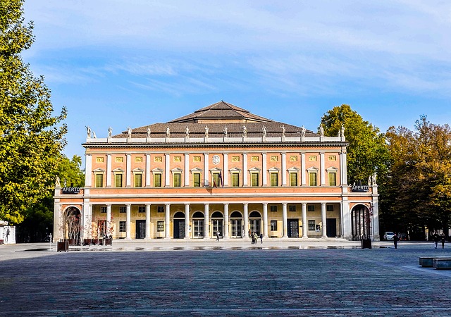 teatro palcoscenico luci rosse auditorium